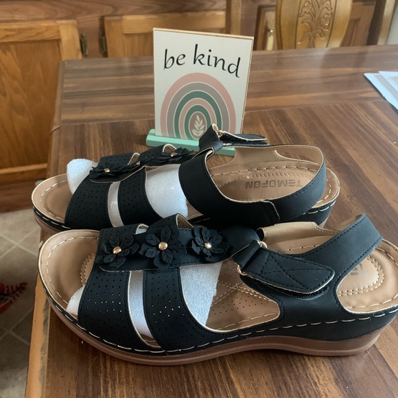 Brand new wedge sandals - Picture 4 of 7